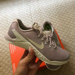nike metcon 4 particle rose